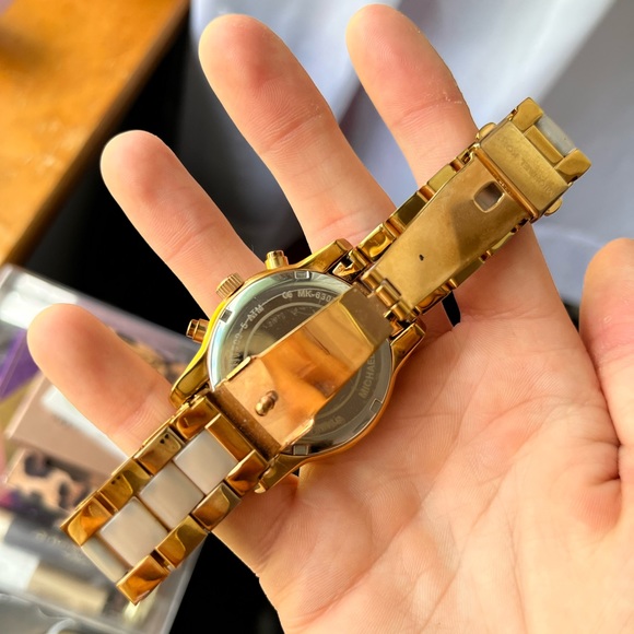 Michael Kors Rose Gold watch - Picture 4 of 5